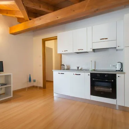Apartmán Dachgeschosswohnung Am Fuer 6 Personen By Interhome Domaso
