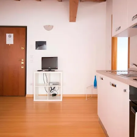 Apartmán Dachgeschosswohnung Am Fuer 6 Personen By Interhome Domaso