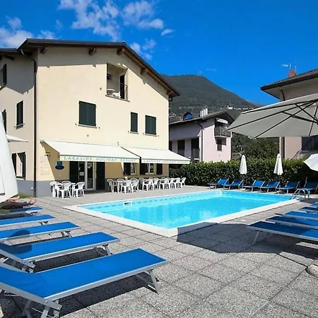 Apartmán Dachgeschosswohnung Am Fuer 6 Personen By Interhome Domaso