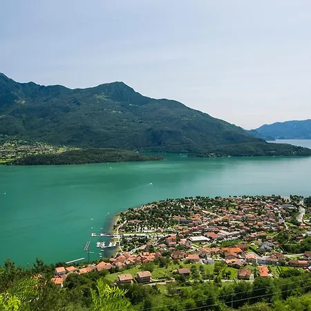 Apartmán Dachgeschosswohnung Am Fuer 6 Personen By Interhome Domaso
