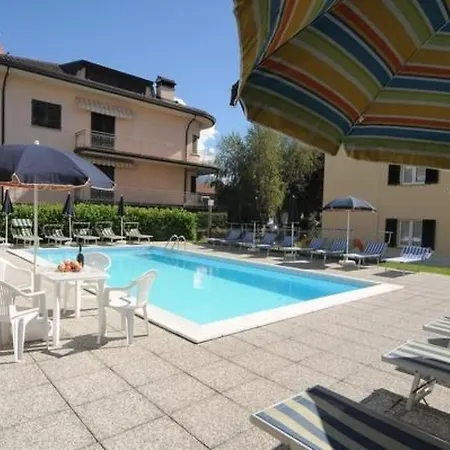 Dachgeschosswohnung Am Fuer 6 Personen By Interhome Apartmán Domaso